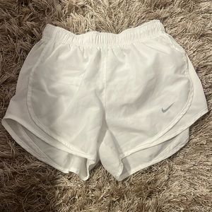 Women’s white nike dri-fit running shorts (xs)